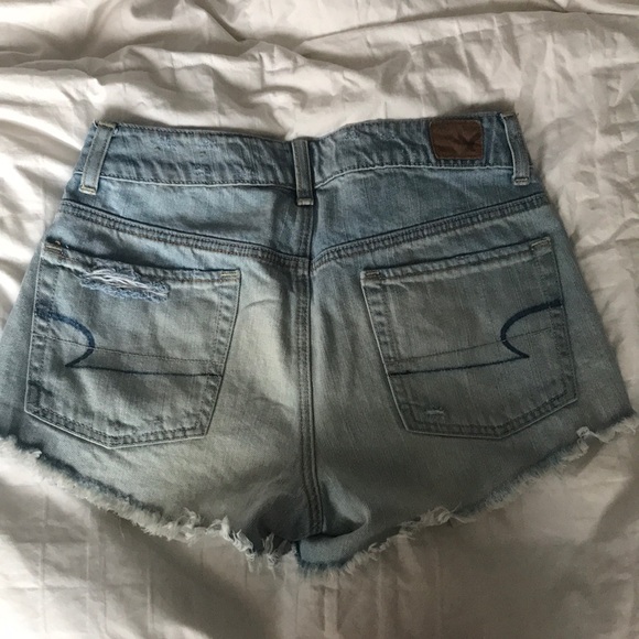 Light wash denim shorts - Picture 2 of 3